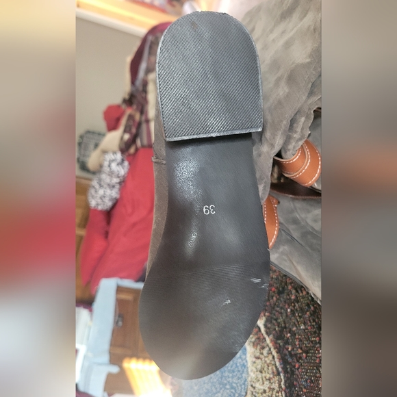 Low heal above the knee Boots - Picture 4 of 4